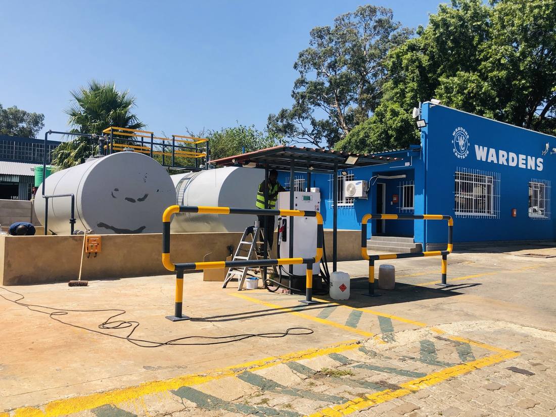 Tank and dispenser installation